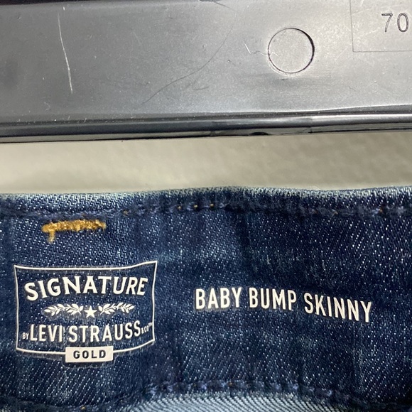 Signature by Levi Strauss &Co Maternity Skinny Jeans - Picture 4 of 6